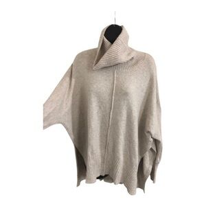 Jessica Simpson beige‎ oversized poncho style split sides long sleeve turtleneck